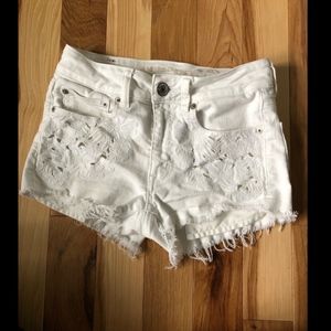 American Eagle White Denim Shorts! Sz 2!.